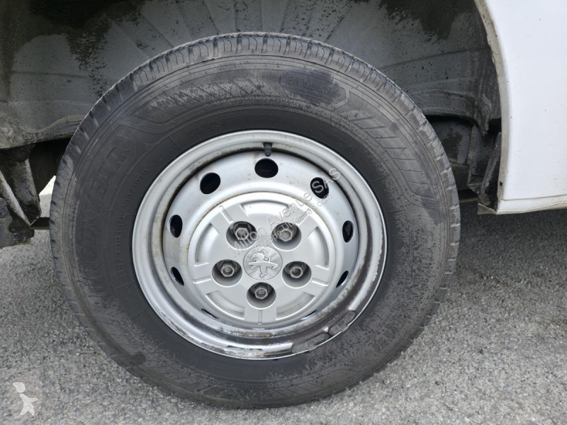 Peugeot BOXER Asphalt 335 L2H2 2.2 BlueHDi 140...