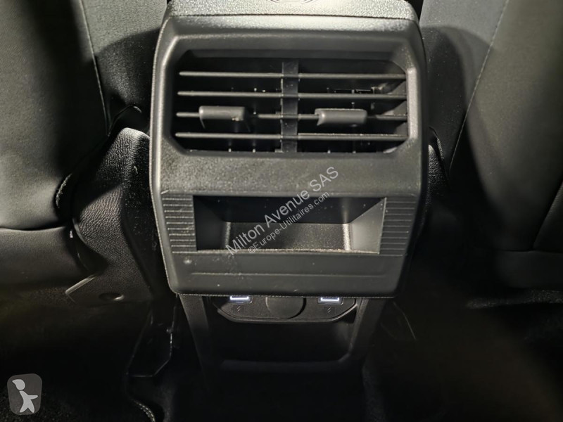 Véhicule utilitaire Peugeot 3008 1.2i Hybrid...
