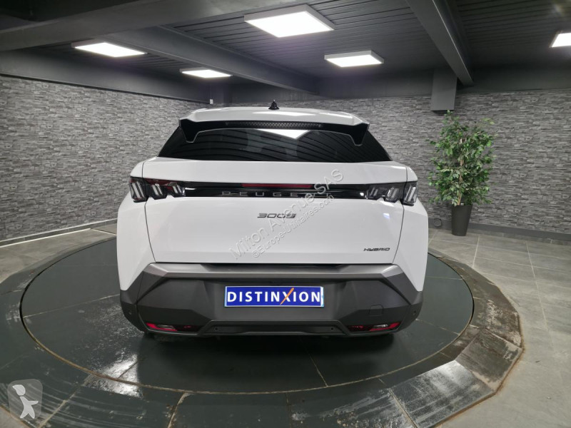 Samochód dostawczy Peugeot 3008 1.2i Hybrid...