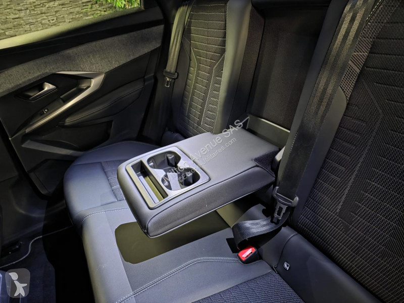 Véhicule utilitaire Peugeot 3008 1.2i Hybrid...