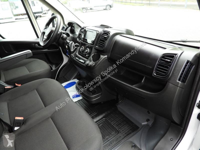 عربة نفعية Toyota MAX
