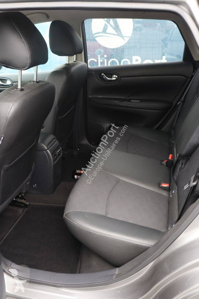 Véhicule utilitaire Nissan