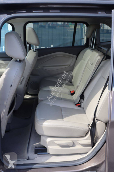 Véhicule utilitaire Ford Grand