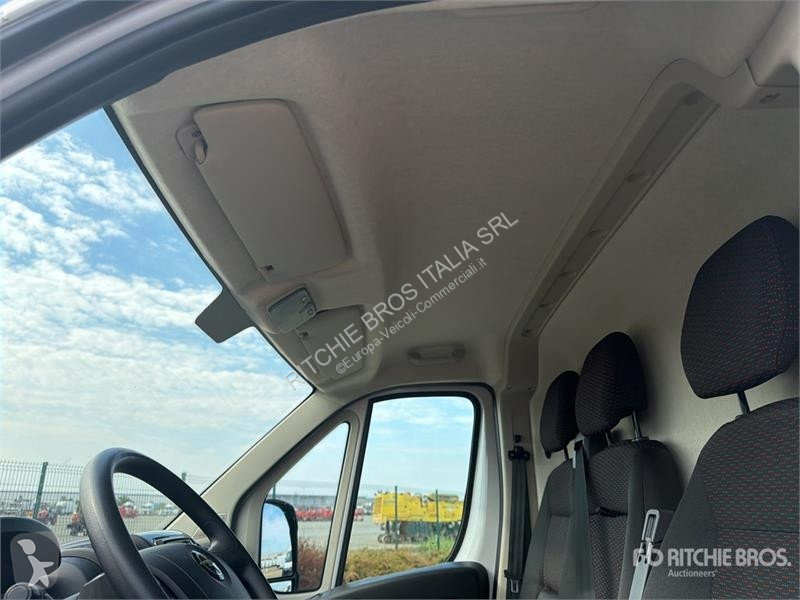 Véhicule utilitaire Opel 2.2