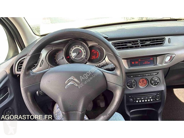 Коммерческий автомобиль