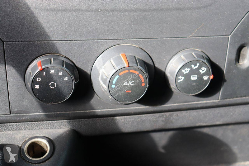 Véhicule utilitaire Nissan