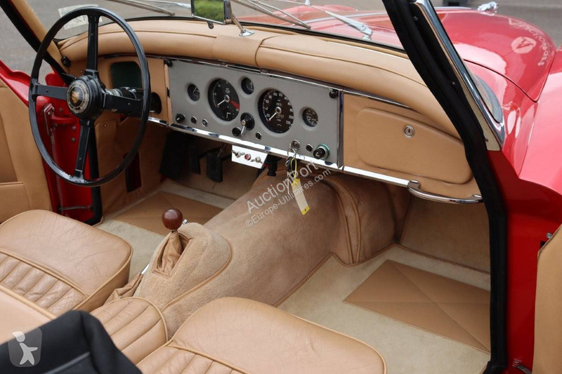 Véhicule utilitaire Jaguar 150 DHC