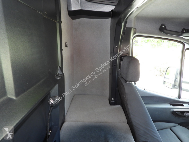 عربة نفعية Mercedes 230 LF