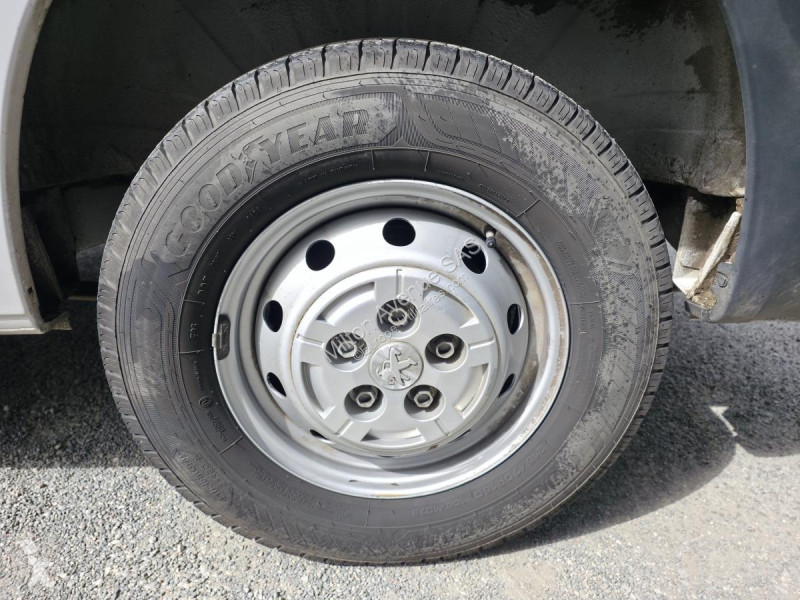Peugeot BOXER Asphalt 335 L2H2 2.2 BlueHDi 140...