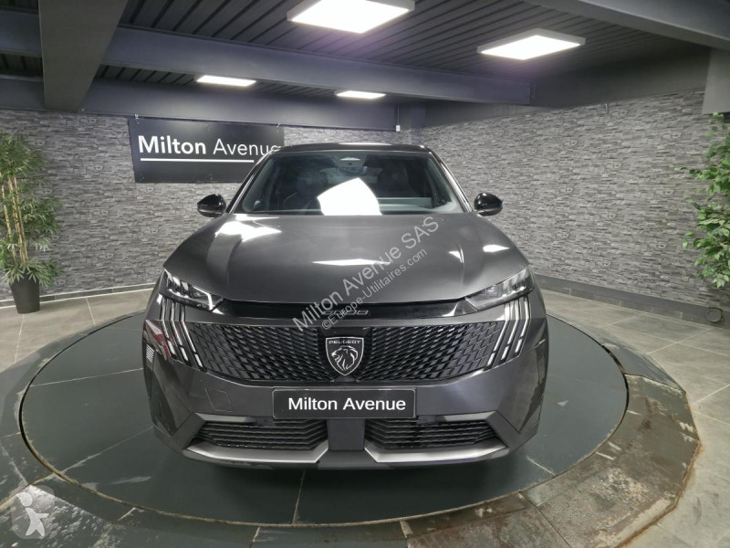 Véhicule utilitaire Peugeot 3008 1.2i Hybrid...
