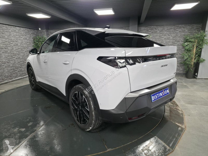Samochód dostawczy Peugeot 3008 1.2i Hybrid...