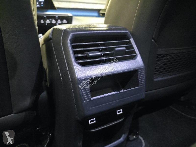 Véhicule utilitaire Peugeot 3008 1.2i Hybrid...