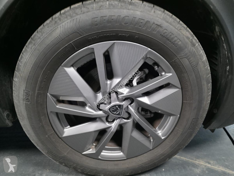 Véhicule utilitaire Peugeot 408 1.2i Hybrid...