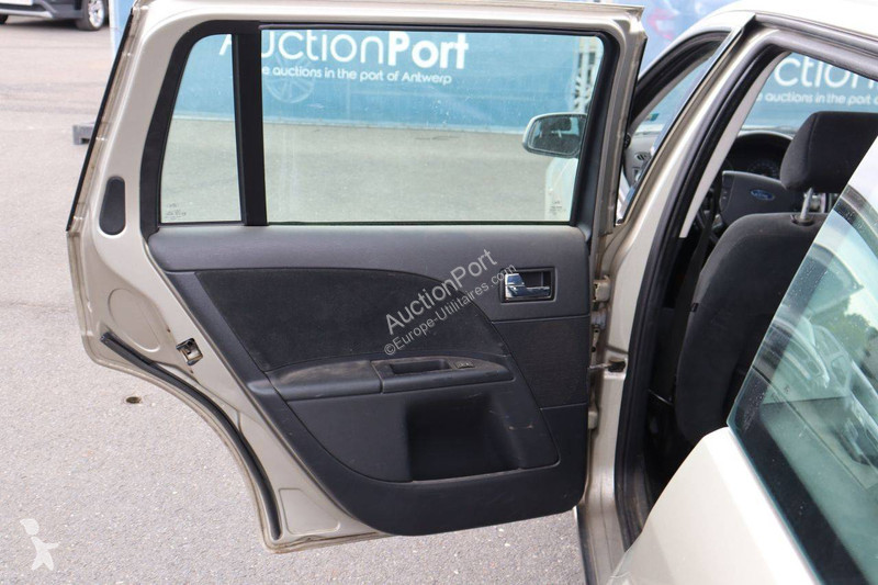 عربة نفعية Ford