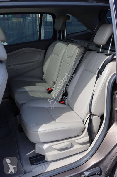 Véhicule utilitaire Ford Grand