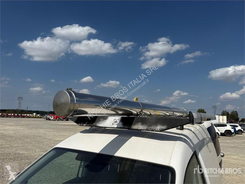 Комерційні автомобілі Volkswagen Cargo Van