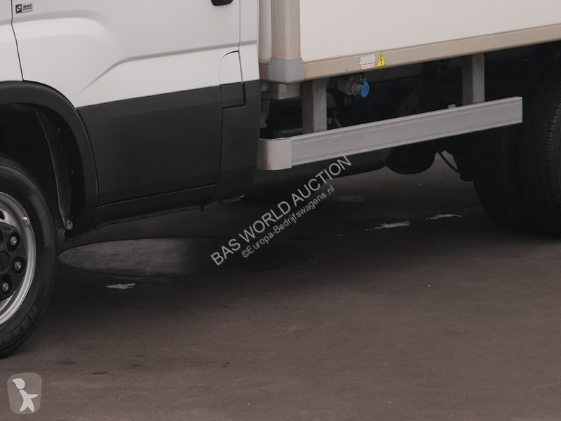 Véhicule utilitaire Iveco 35C14