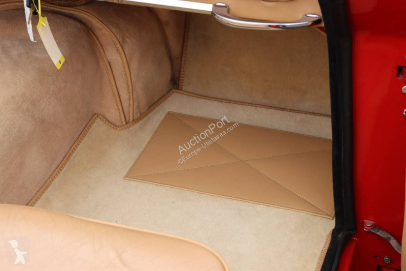 Véhicule utilitaire Jaguar 150 DHC
