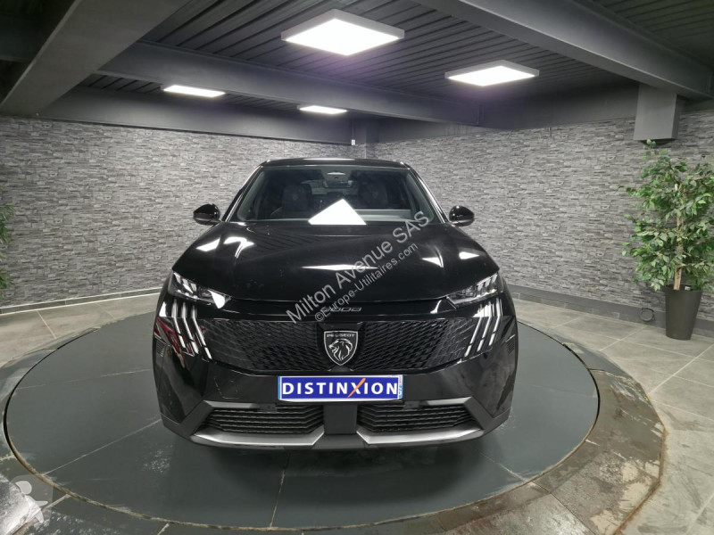 Véhicule utilitaire Peugeot 3008 1.2i Hybrid...