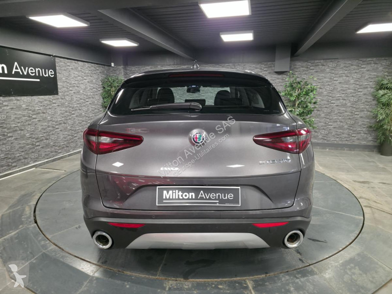 Samochód dostawczy Alfa-Roméo STELVIO 2.2 D -...