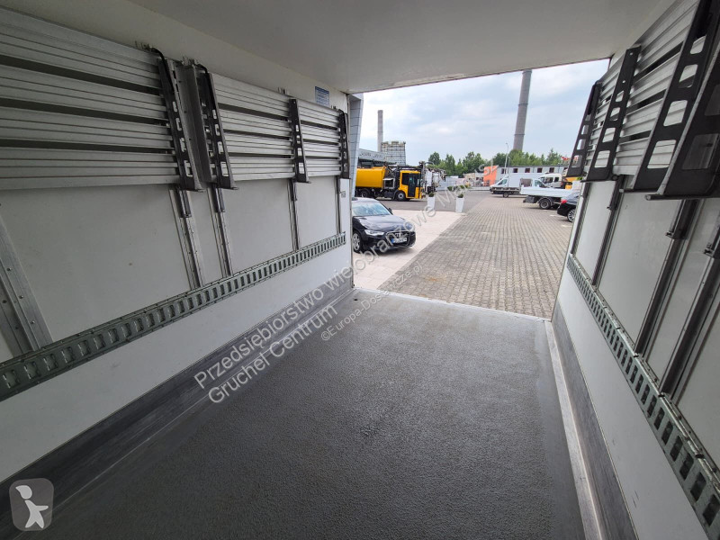 Лекотоварен автомобил Renault Master 2.3 -...
