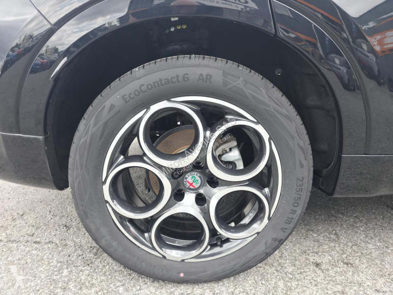 Véhicule utilitaire Alfa-Roméo TONALE 1.5 mHEV...