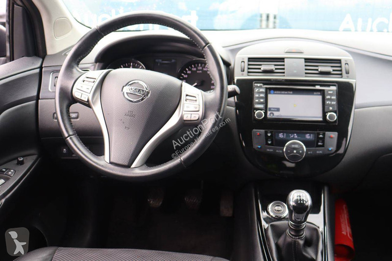 Véhicule utilitaire Nissan