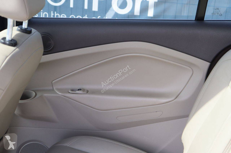 Véhicule utilitaire Ford Grand