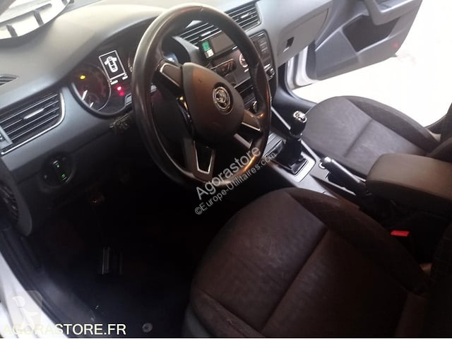 Коммерческий автомобиль