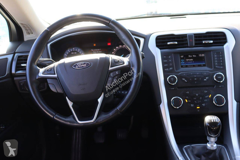 Véhicule utilitaire Ford
