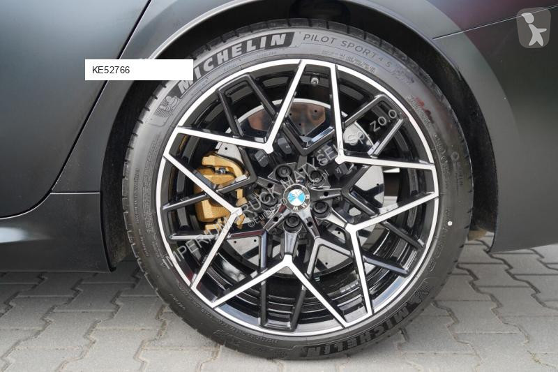 Véhicule utilitaire BMW M8