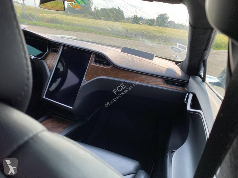 Véhicule utilitaire Tesla