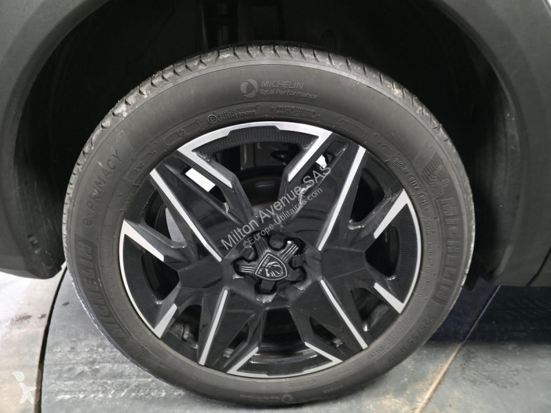 Samochód dostawczy Peugeot 3008 1.2i Hybrid...