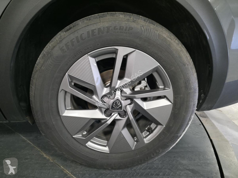 Véhicule utilitaire Peugeot 408 1.2i Hybrid...