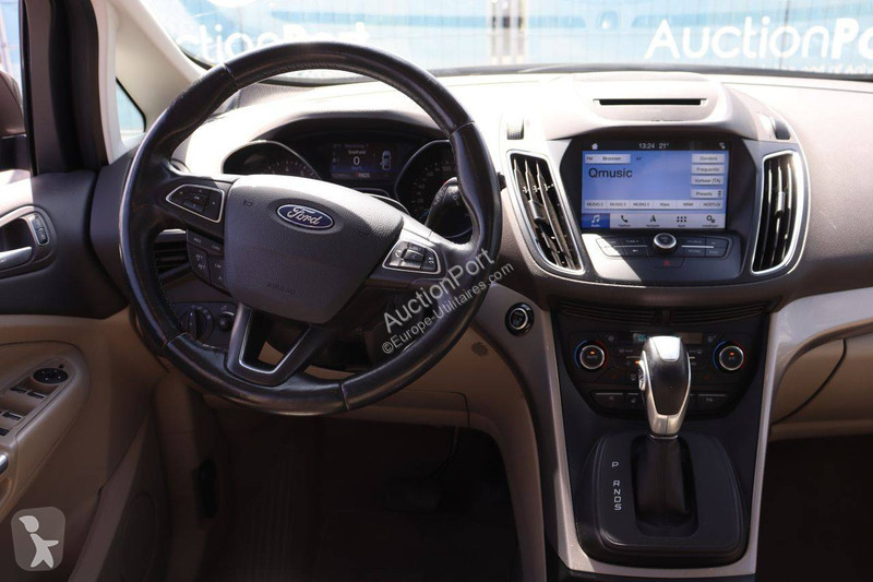 Véhicule utilitaire Ford Grand