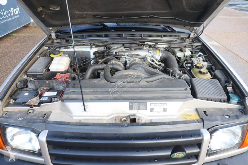 Véhicule utilitaire Land Rover V8
