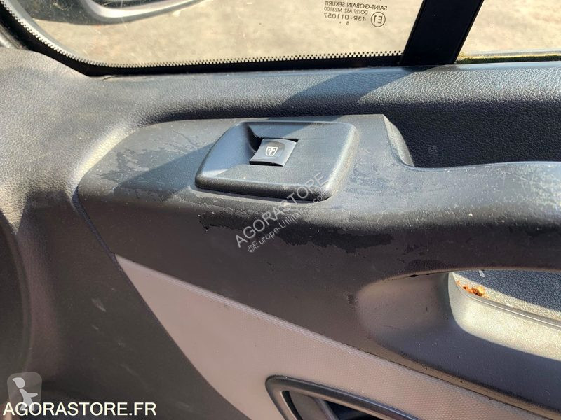 Véhicule utilitaire Renault TRAFIC