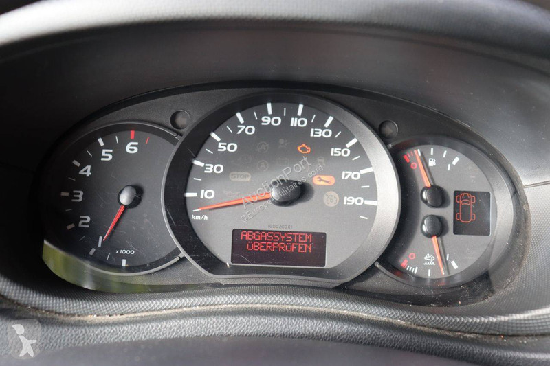 Véhicule utilitaire Nissan