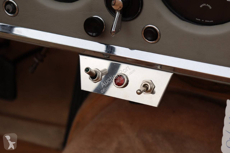 Véhicule utilitaire Jaguar 150 DHC