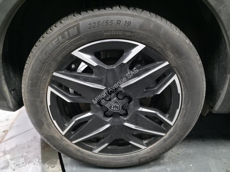 عربة نفعية Peugeot 5008 1.2i Hybrid -136 - BV...