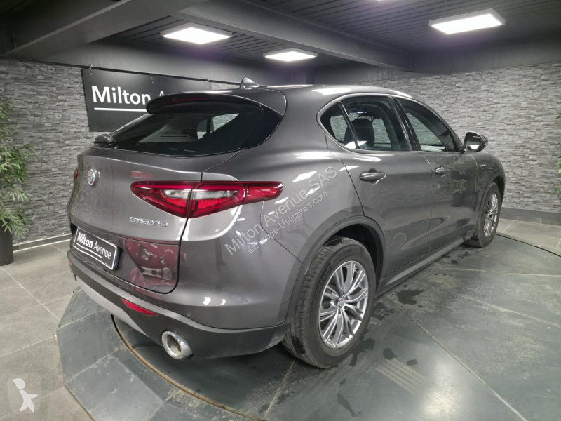 Samochód dostawczy Alfa-Roméo STELVIO 2.2 D -...