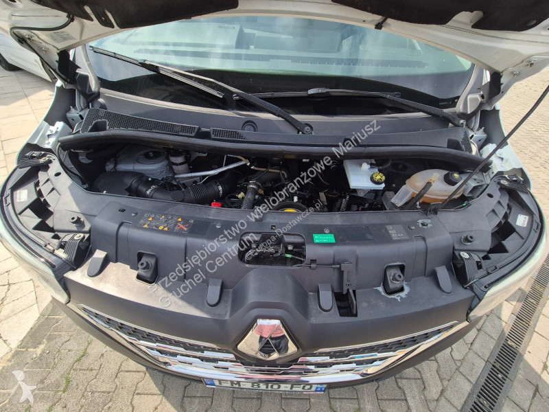Лекотоварен автомобил Renault Master 2.3 -...
