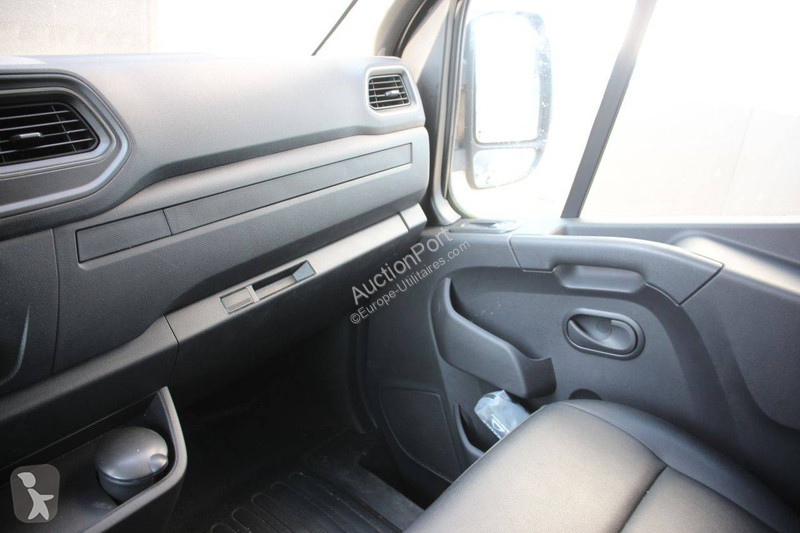 عربة نفعية Renault Crossover