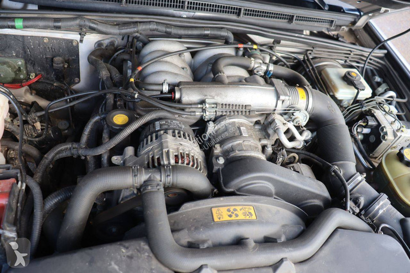 Véhicule utilitaire Land Rover V8