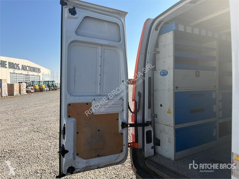Furgoneta Nissan Cargo Van