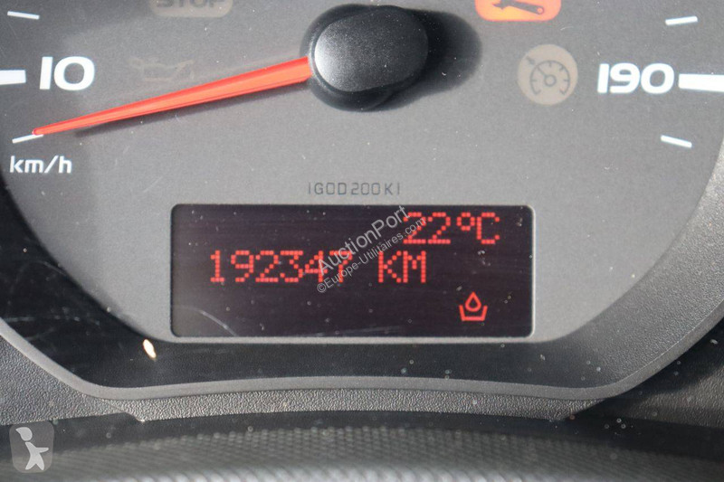 Véhicule utilitaire Nissan