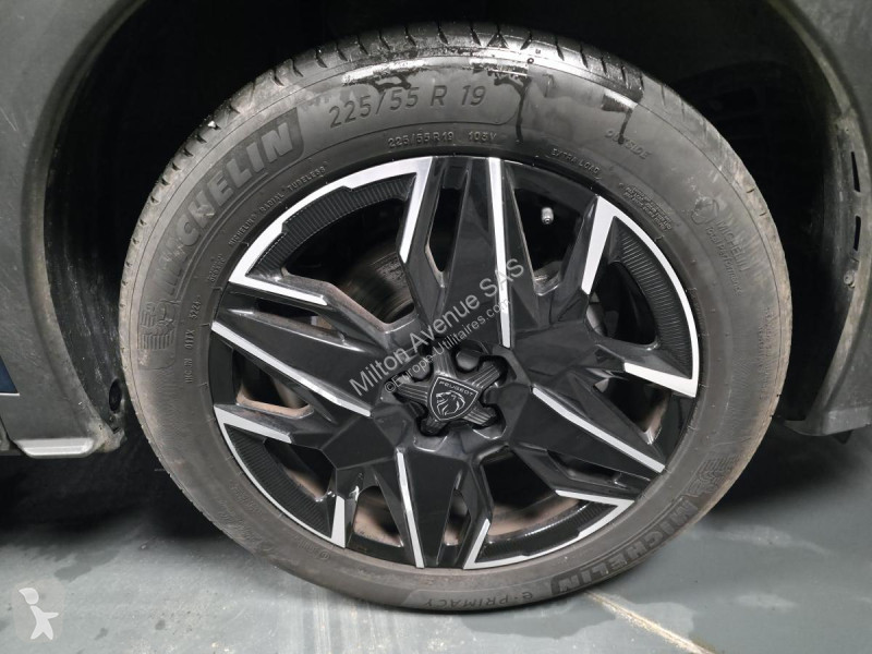 عربة نفعية Peugeot 5008 1.2i Hybrid -136 - BV...