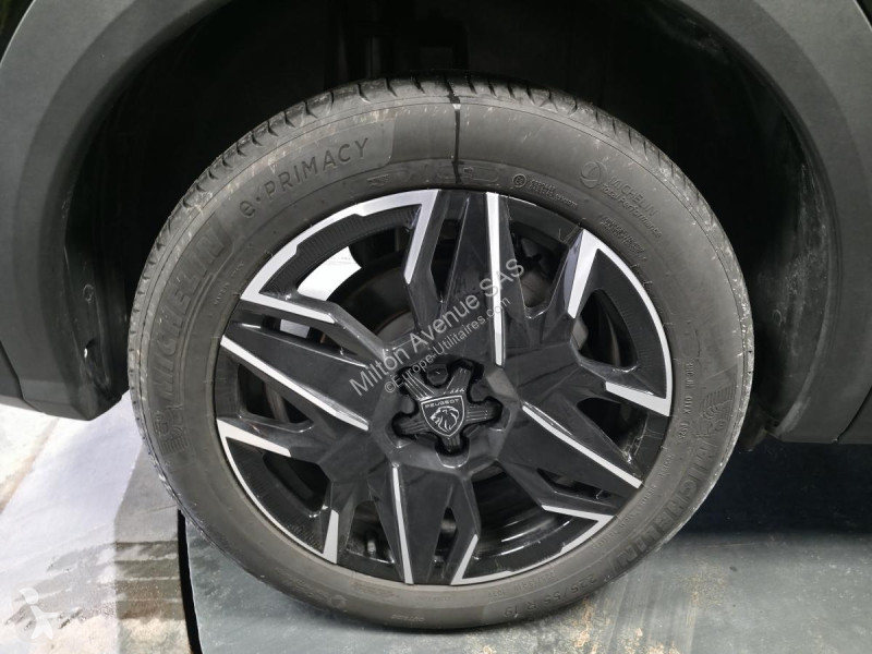 عربة نفعية Peugeot 5008 1.2i Hybrid -136 - BV...