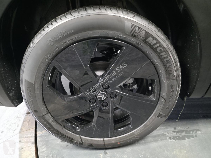 Véhicule utilitaire Citroën C5 AIRCROSS 1.2i...