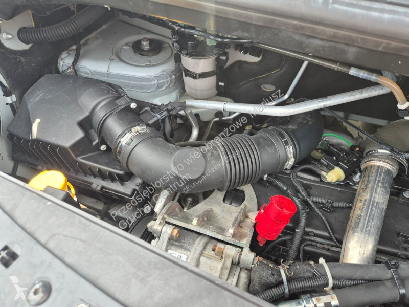 Лекотоварен автомобил Renault Master 2.3 -...
